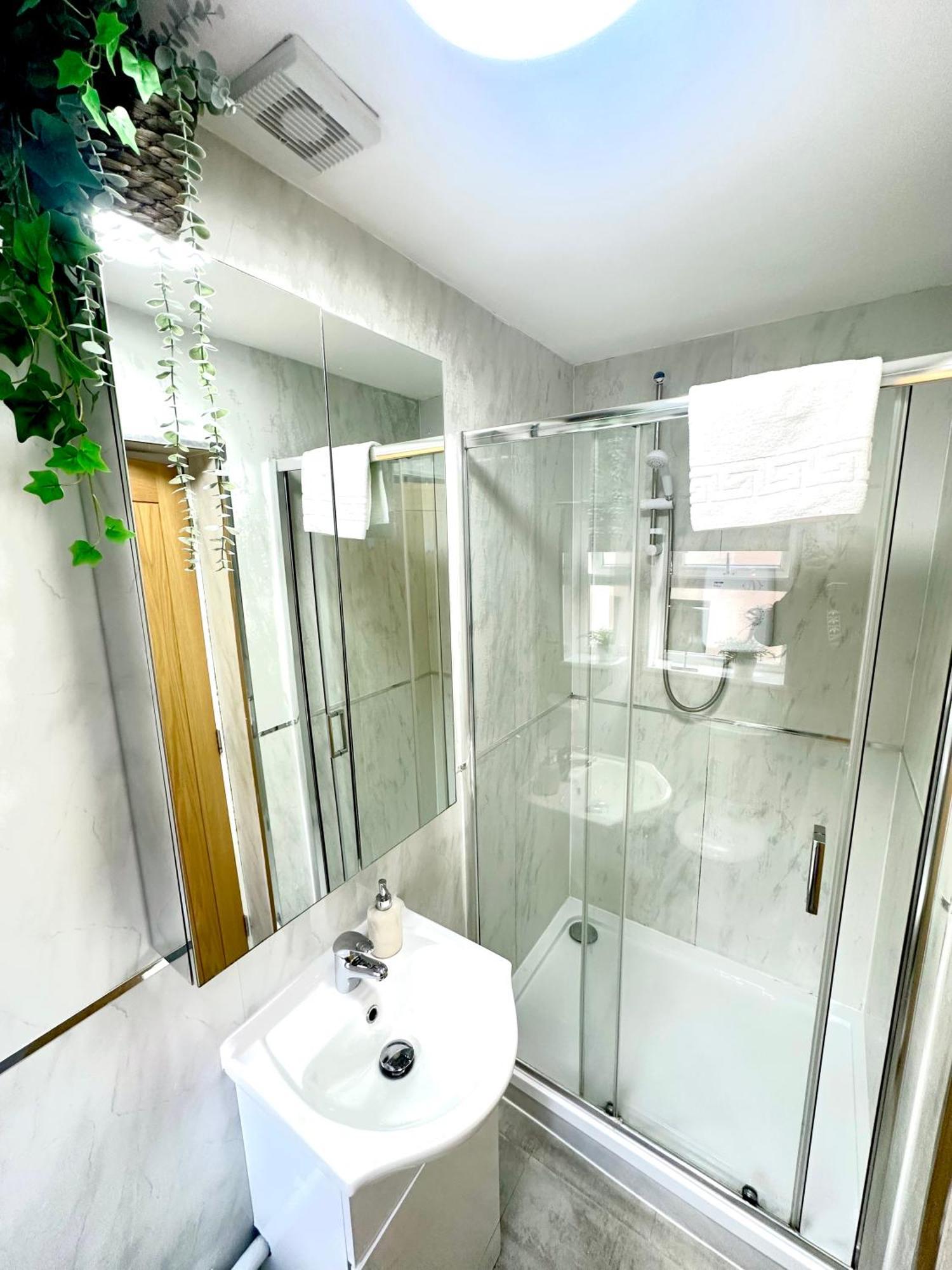 The Green Luxe En-Suite In Stratford London Exterior photo